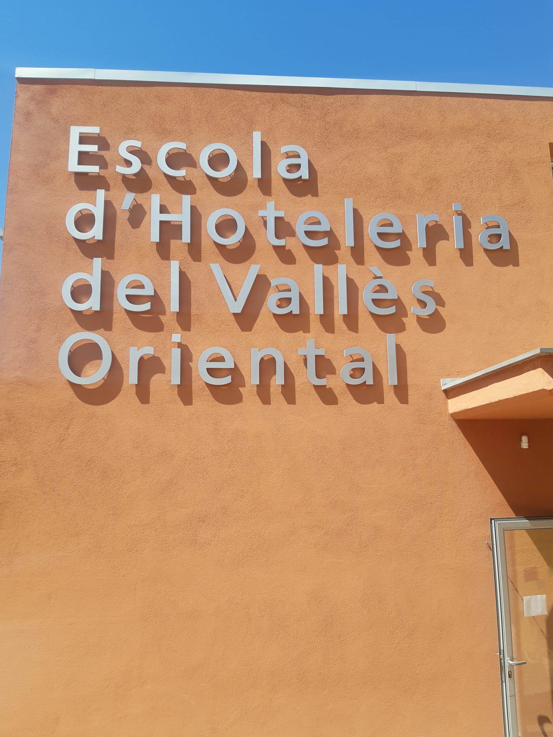 Vinilo para rotulación de aparadores, trabajo realizado en Granollers.